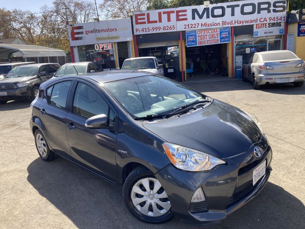 Photo 2 of this TOYOTA PRIUS C