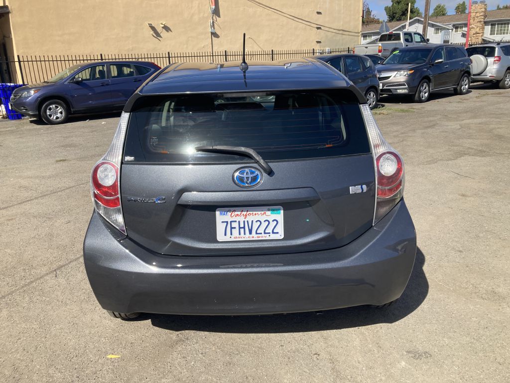 Photo 5 of this TOYOTA PRIUS C