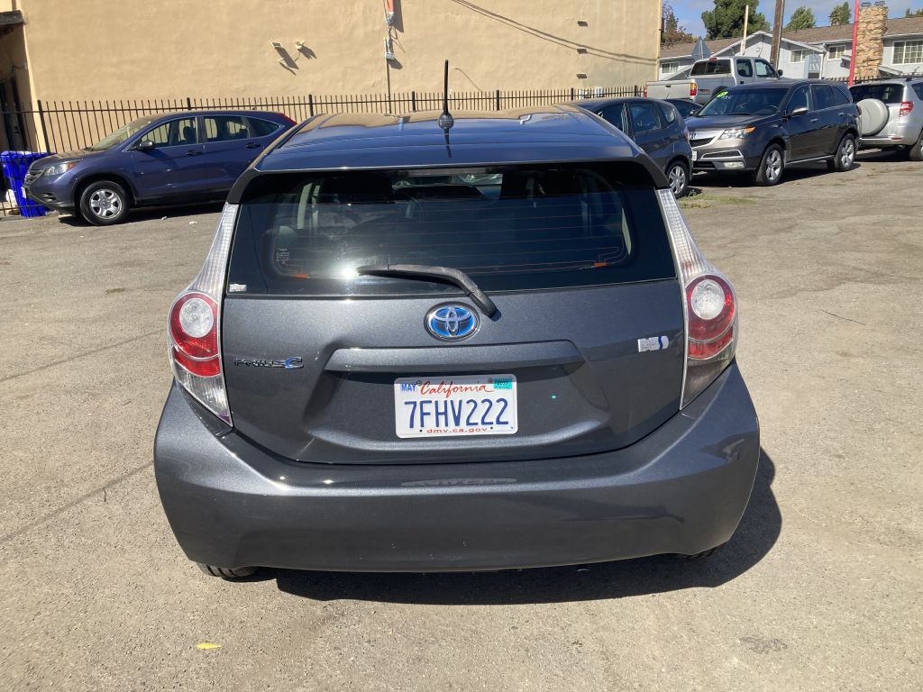Photo 6 of this TOYOTA PRIUS C