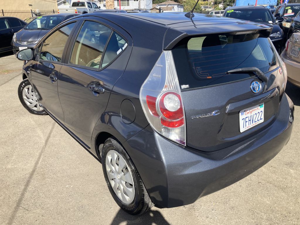 Photo 7 of this TOYOTA PRIUS C