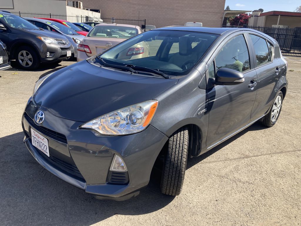 Photo 9 of this TOYOTA PRIUS C