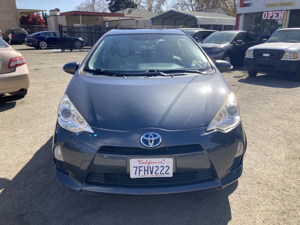 Photo 10 of this TOYOTA PRIUS C