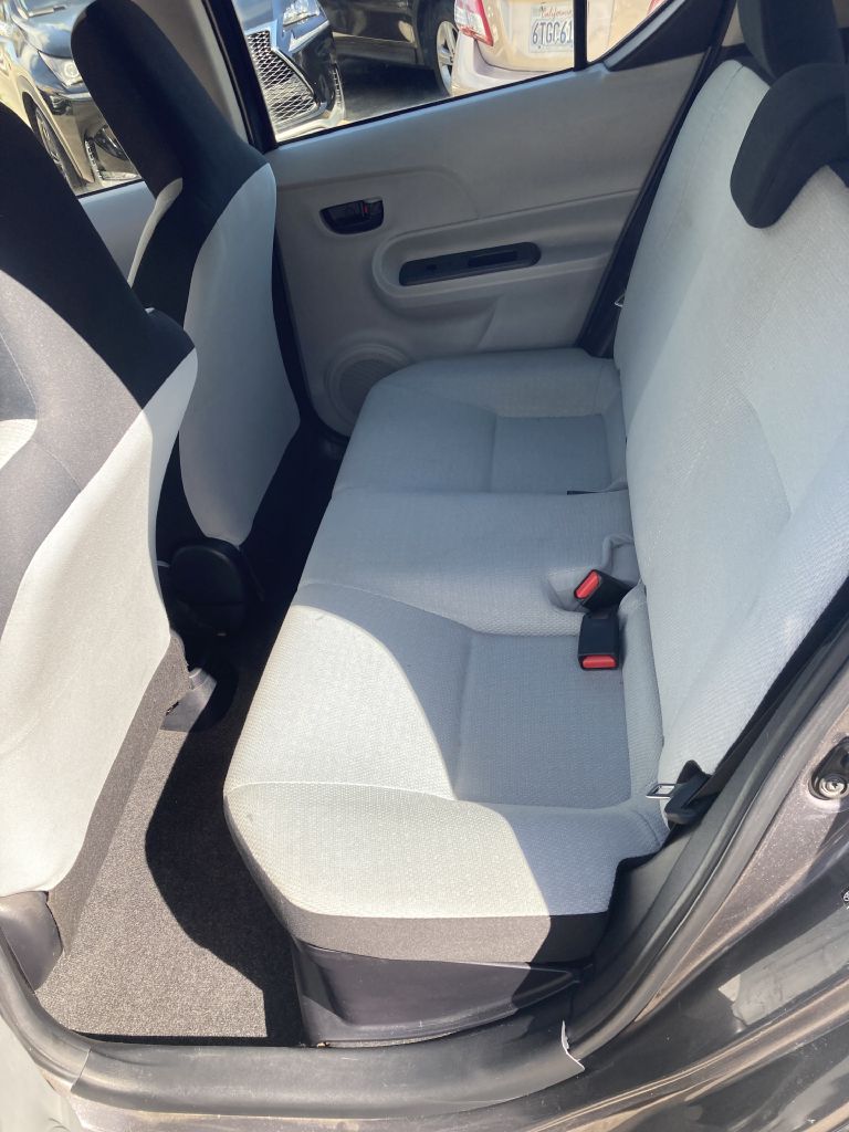 Photo 14 of this TOYOTA PRIUS C