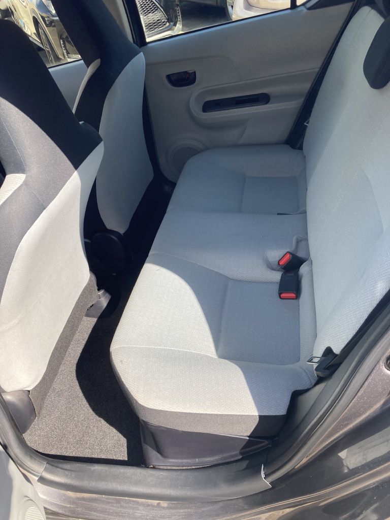 Photo 15 of this TOYOTA PRIUS C