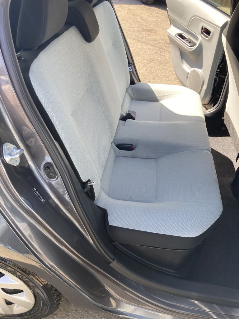 Photo 19 of this TOYOTA PRIUS C