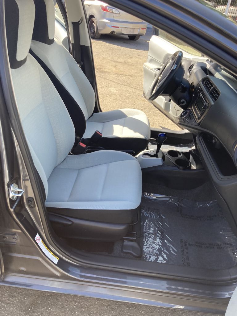 Photo 20 of this TOYOTA PRIUS C