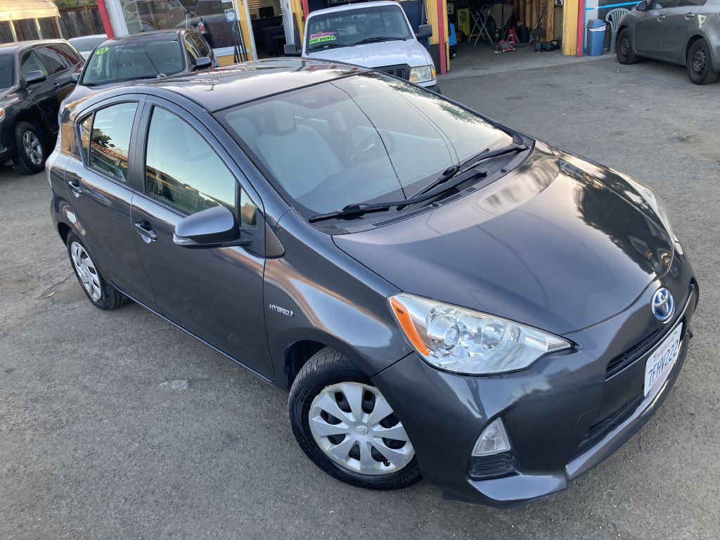 Photo 23 of this TOYOTA PRIUS C