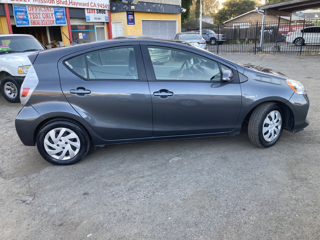 Photo 24 of this TOYOTA PRIUS C