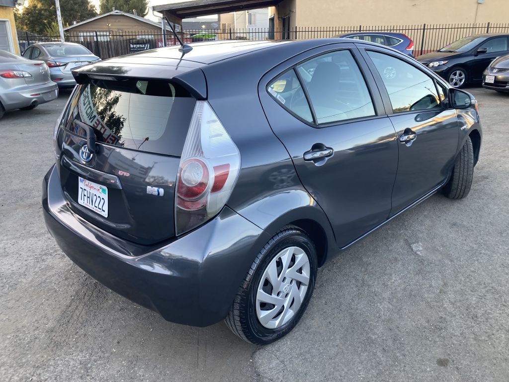 Photo 25 of this TOYOTA PRIUS C