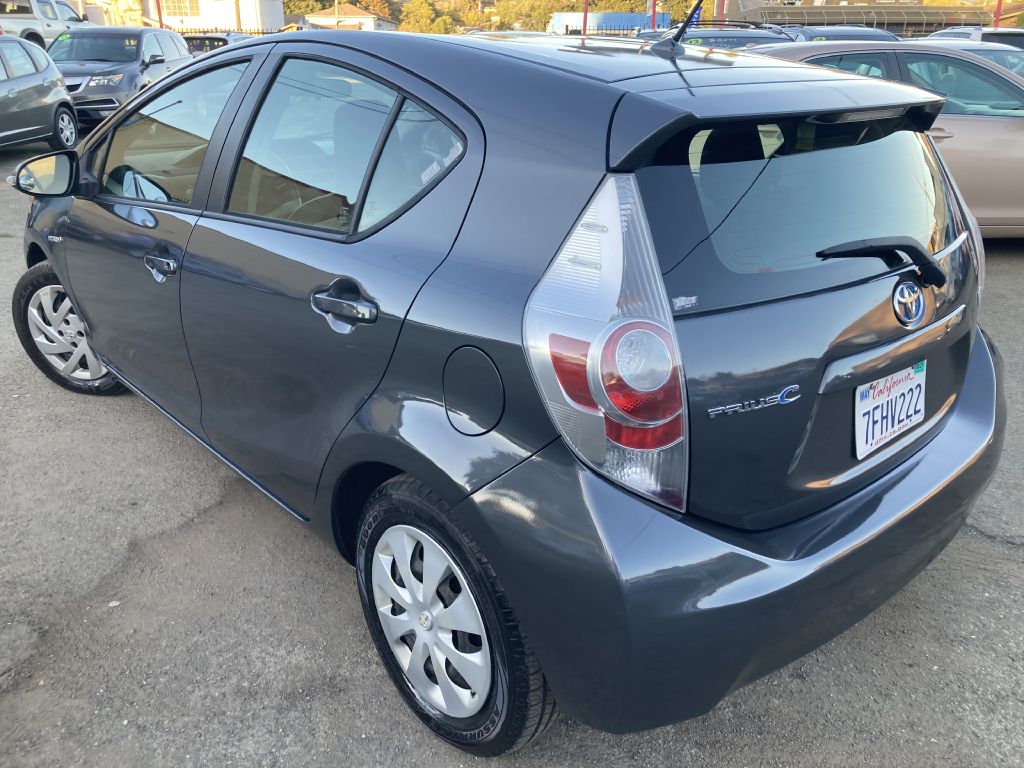 Photo 27 of this TOYOTA PRIUS C