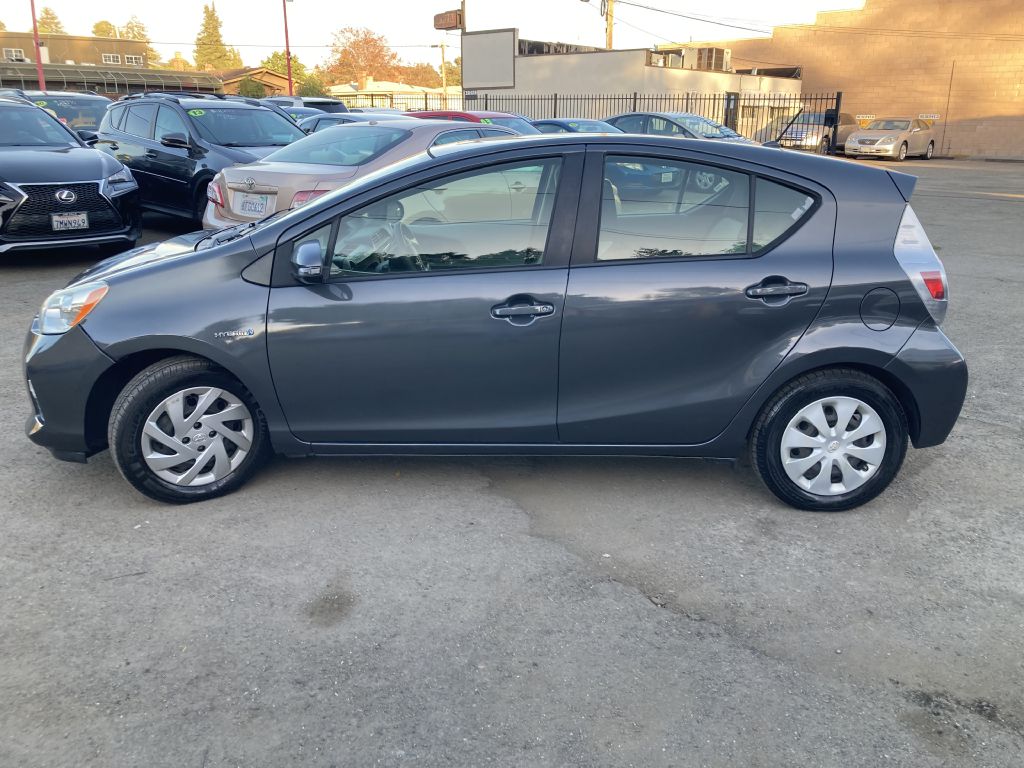 Photo 28 of this TOYOTA PRIUS C