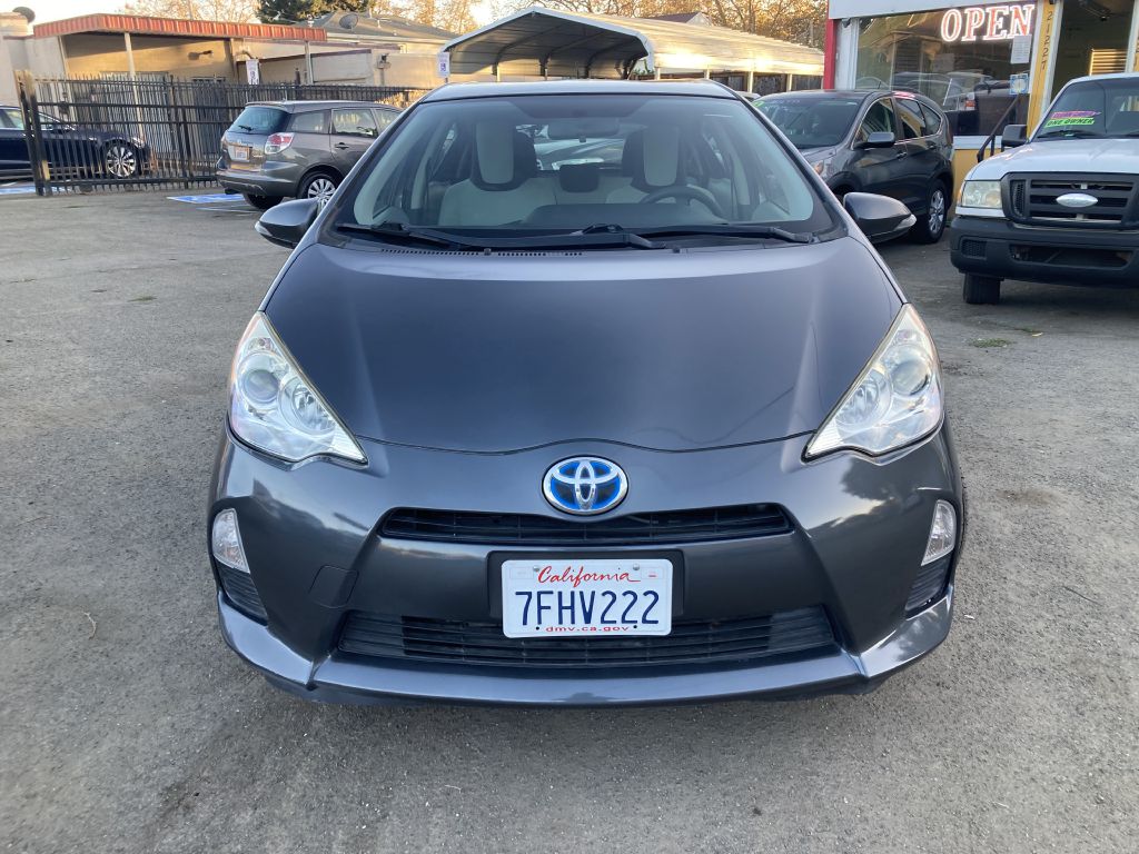 Photo 30 of this TOYOTA PRIUS C