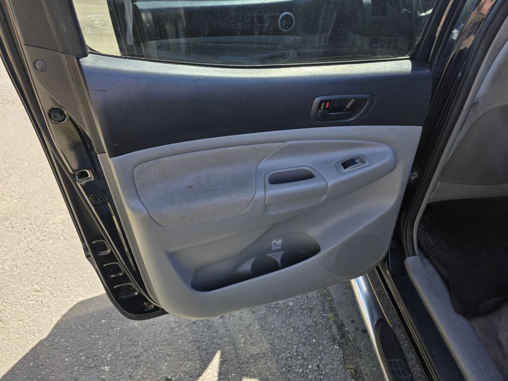 Photo 19 of this TOYOTA TACOMA