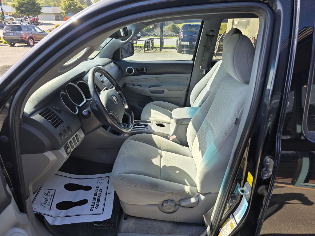 Photo 18 of this TOYOTA TACOMA