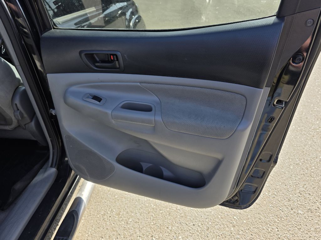 Photo 15 of this TOYOTA TACOMA