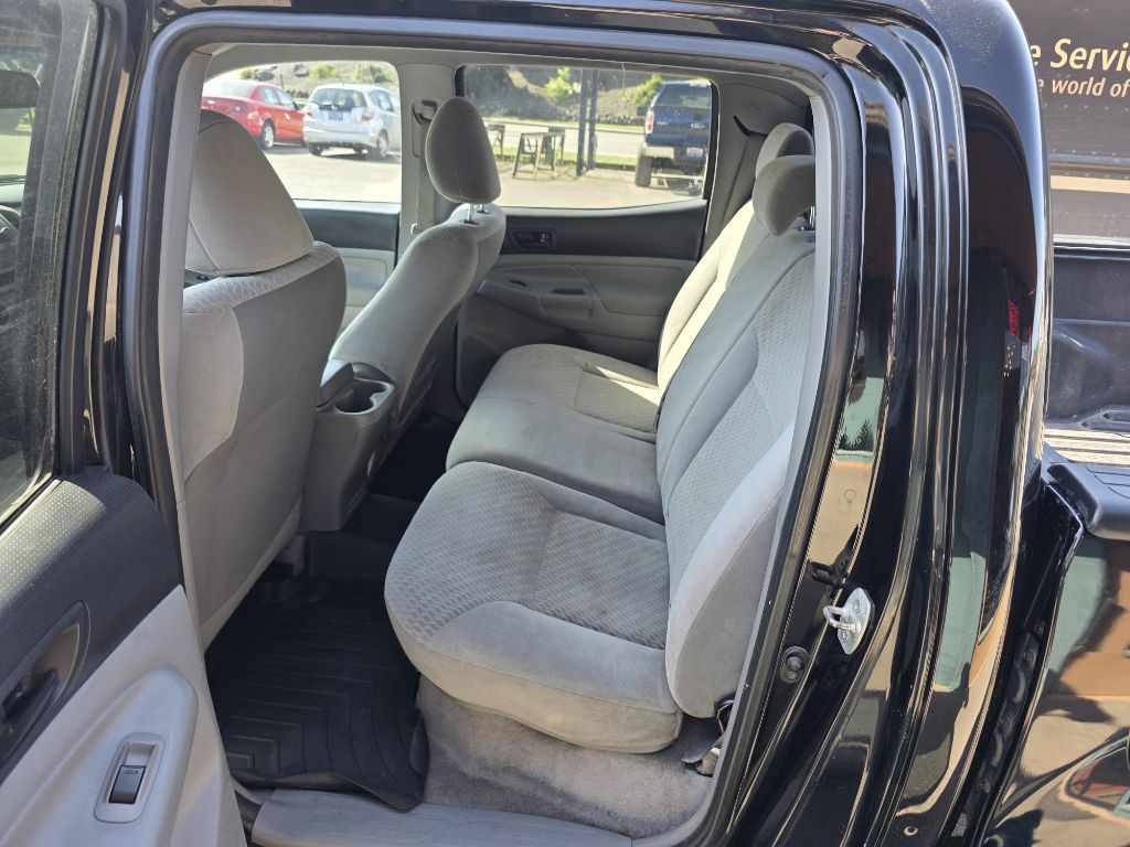 Photo 17 of this TOYOTA TACOMA