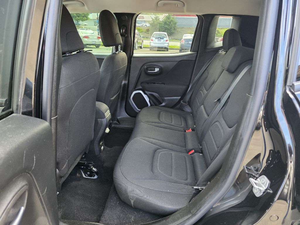 Photo 13 of this JEEP RENEGADE