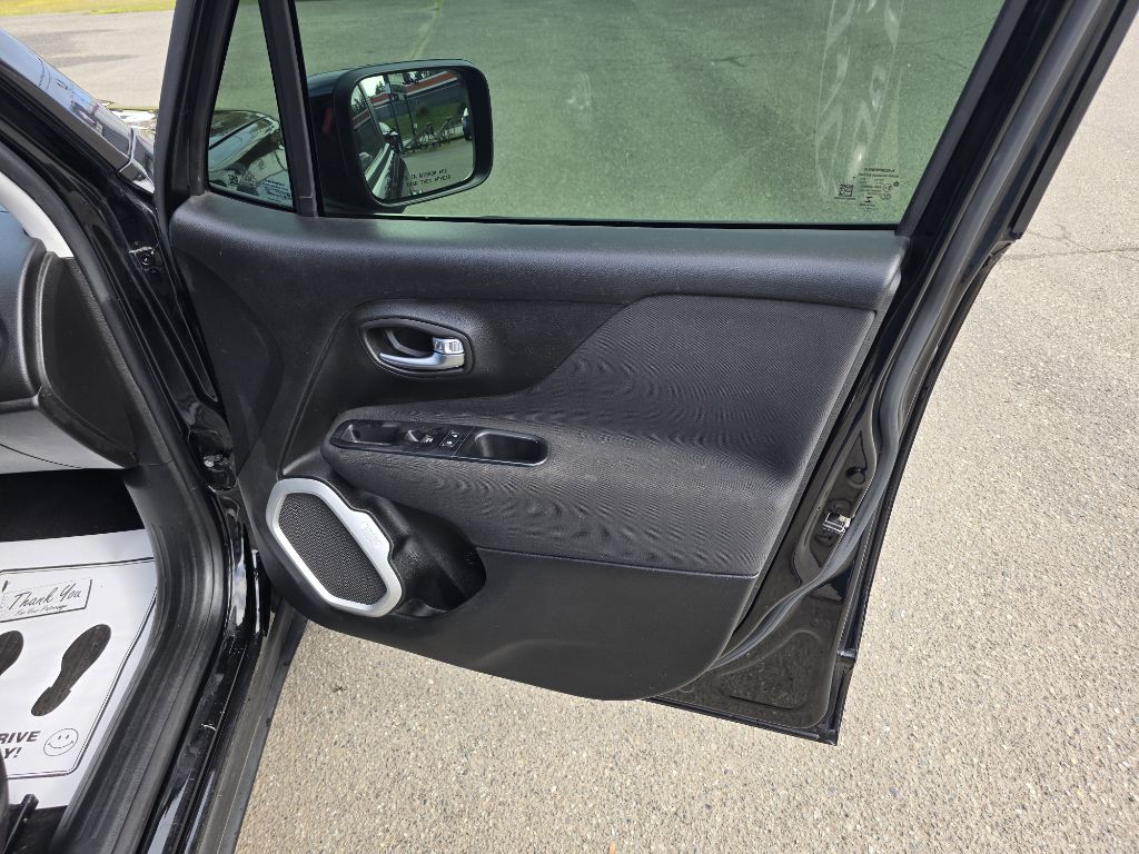Photo 10 of this JEEP RENEGADE