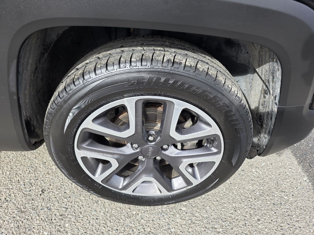 Photo 21 of this JEEP RENEGADE