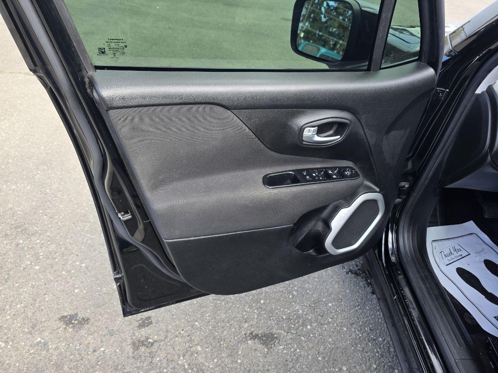 Photo 17 of this JEEP RENEGADE