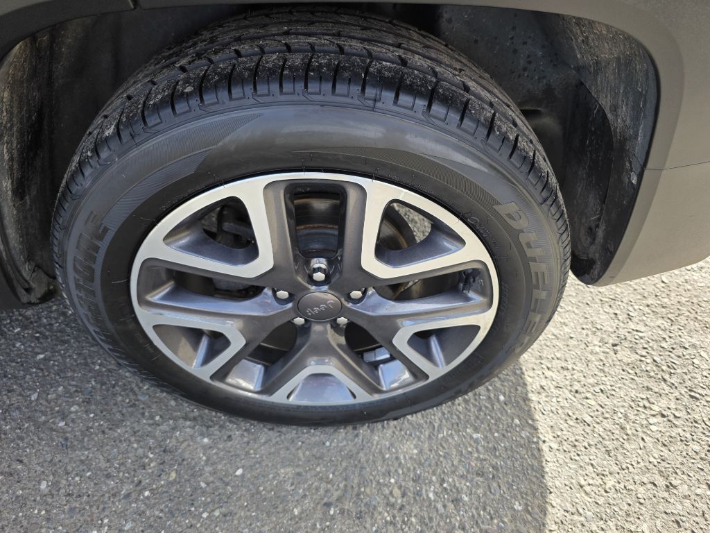 Photo 19 of this JEEP RENEGADE