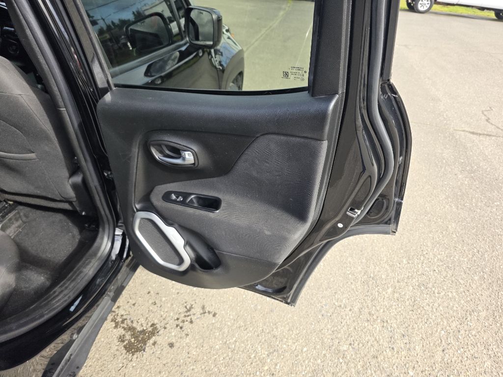Photo 12 of this JEEP RENEGADE