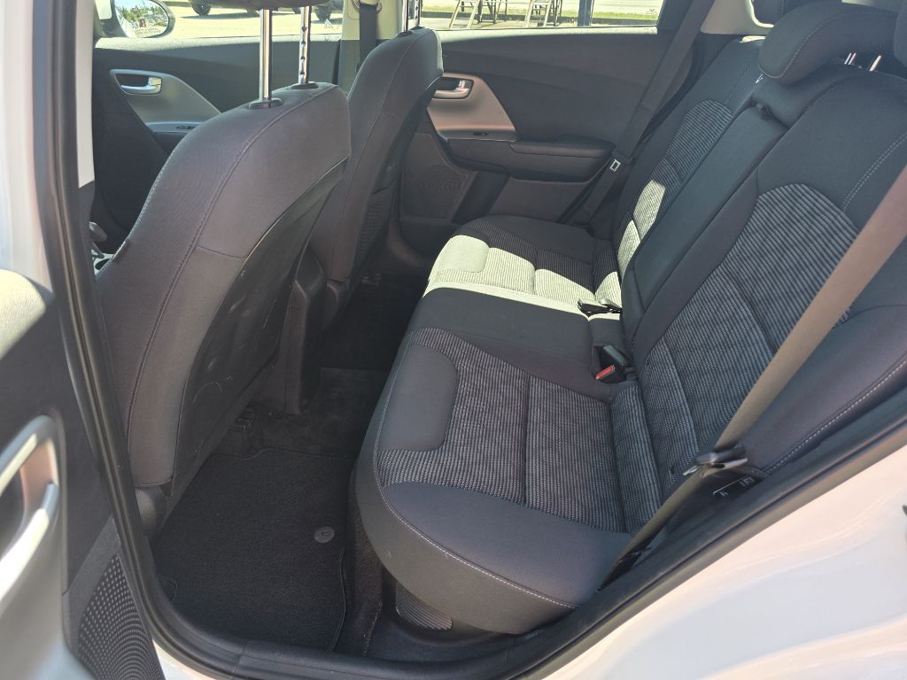 Photo 19 of this KIA NIRO