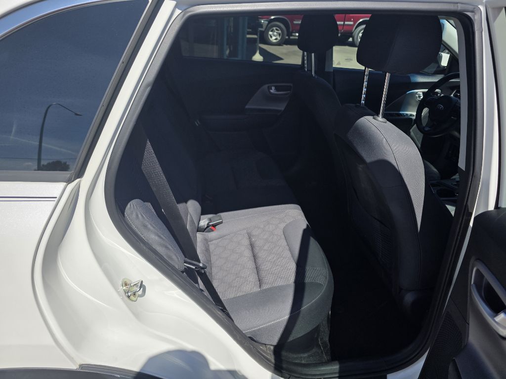 Photo 16 of this KIA NIRO