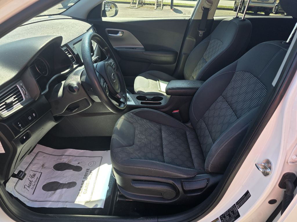 Photo 21 of this KIA NIRO