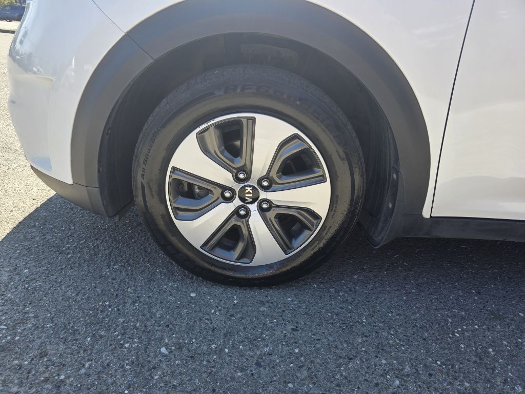 Photo 12 of this KIA NIRO