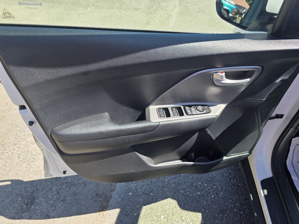 Photo 22 of this KIA NIRO