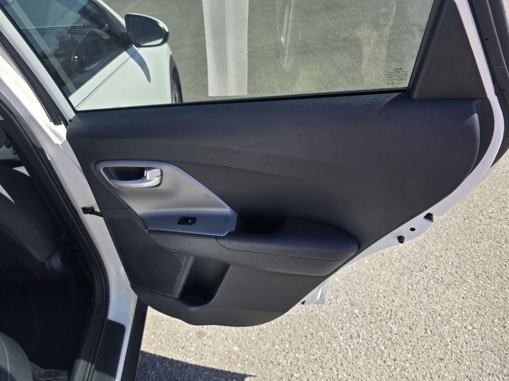 Photo 17 of this KIA NIRO