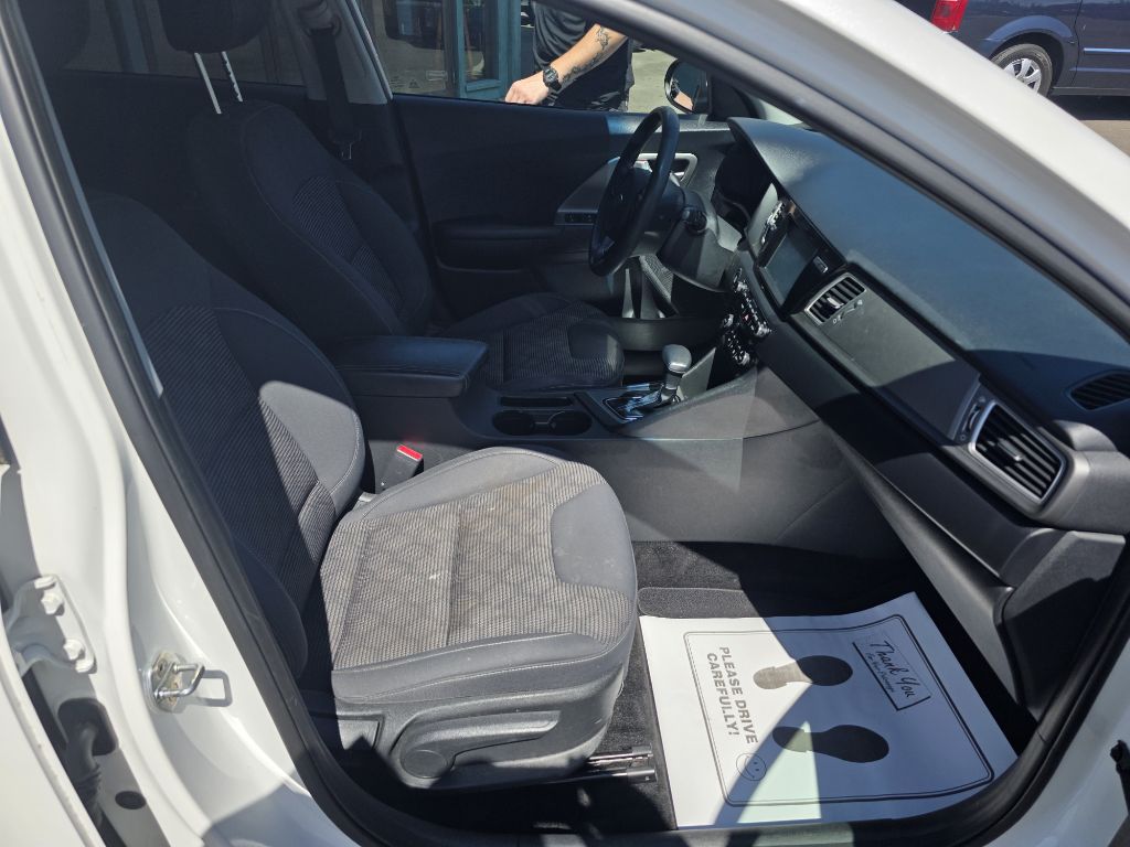 Photo 14 of this KIA NIRO