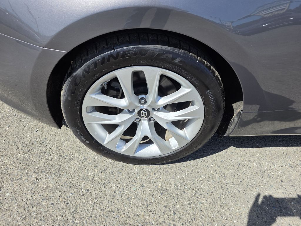 Photo 13 of this HYUNDAI GENESIS COUPE