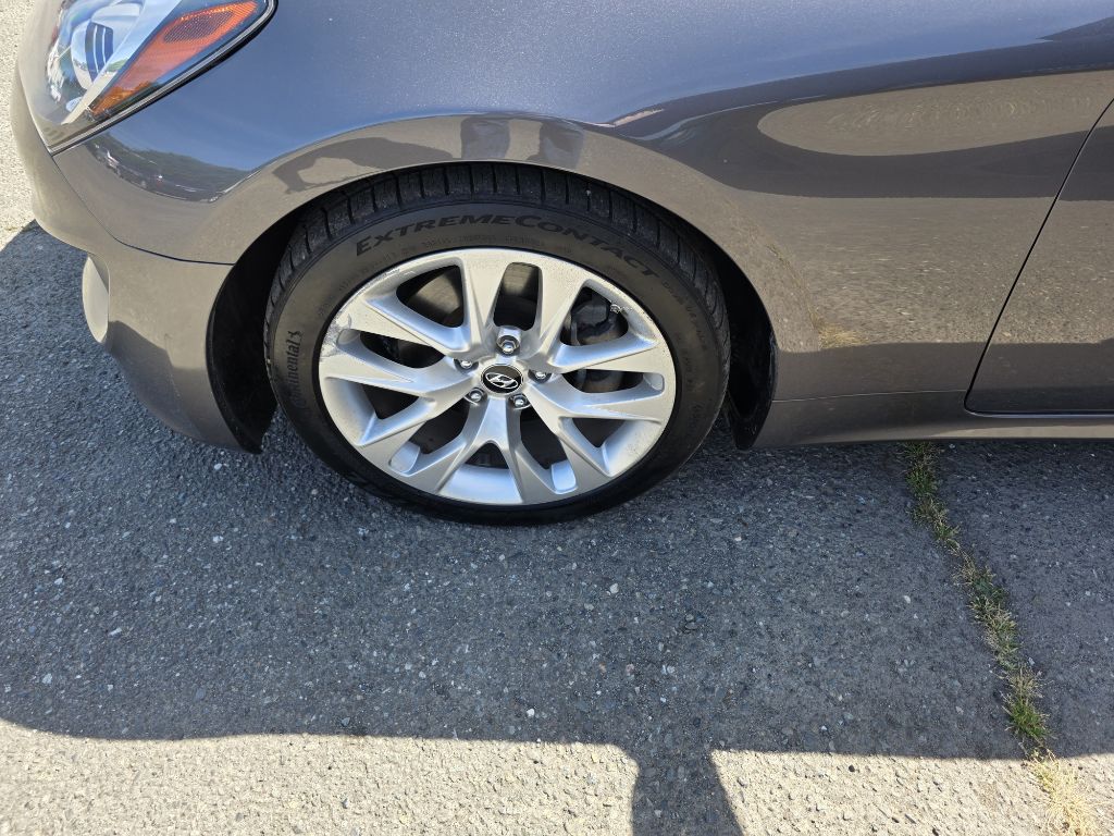 Photo 11 of this HYUNDAI GENESIS COUPE