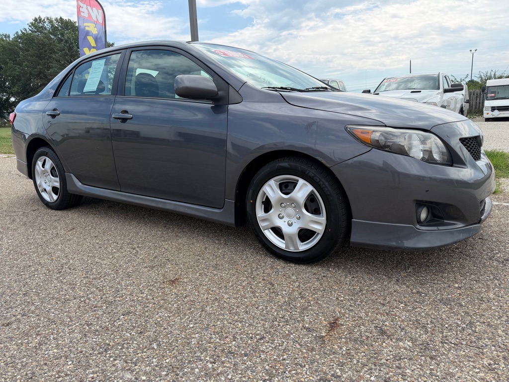 Gray 2009 Toyota Corolla Sedan Front-Wheel Drive 5-Speed Manual