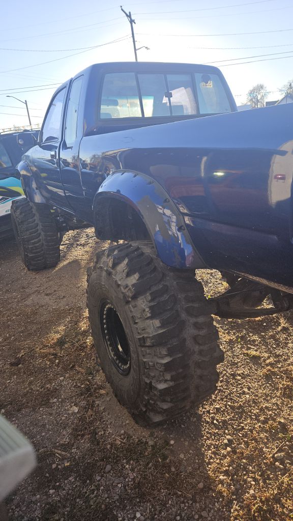 Photo 3 of this TOYOTA PICKUP