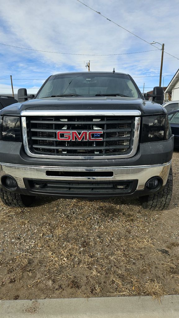 Photo 2 of this GMC SIERRA