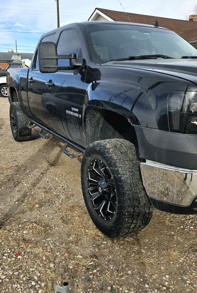 Photo 3 of this GMC SIERRA