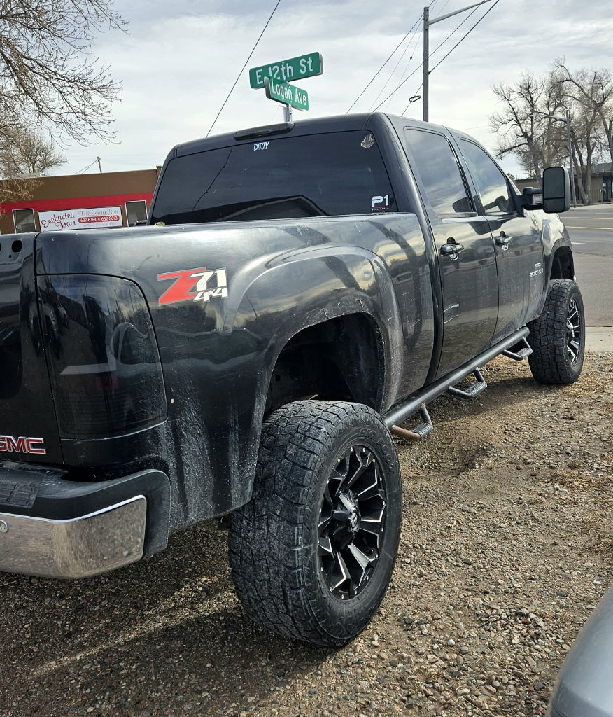 Photo 4 of this GMC SIERRA