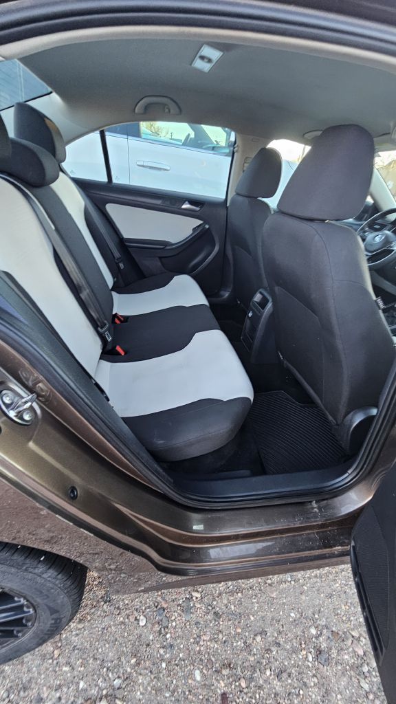 Photo 6 of this VOLKSWAGEN JETTA