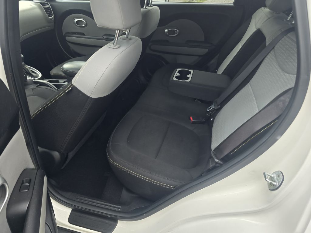 Photo 8 of this KIA SOUL
