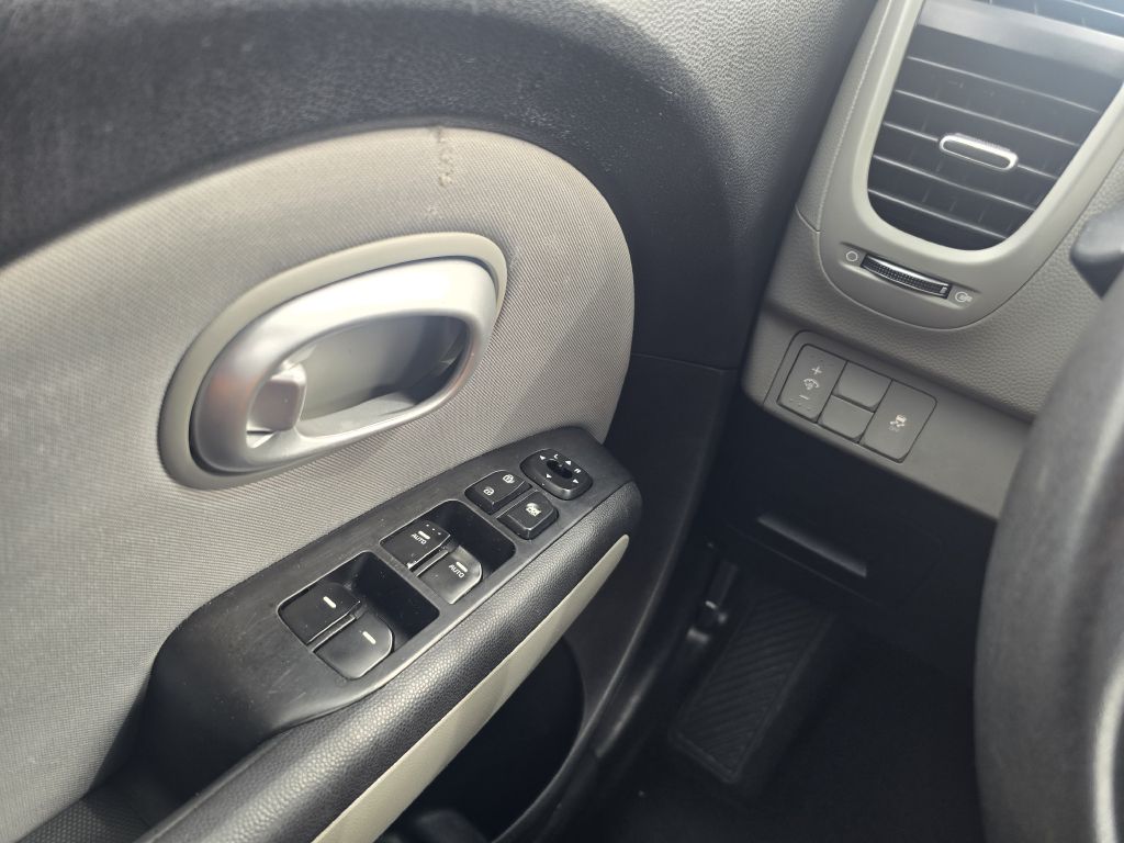 Photo 14 of this KIA SOUL