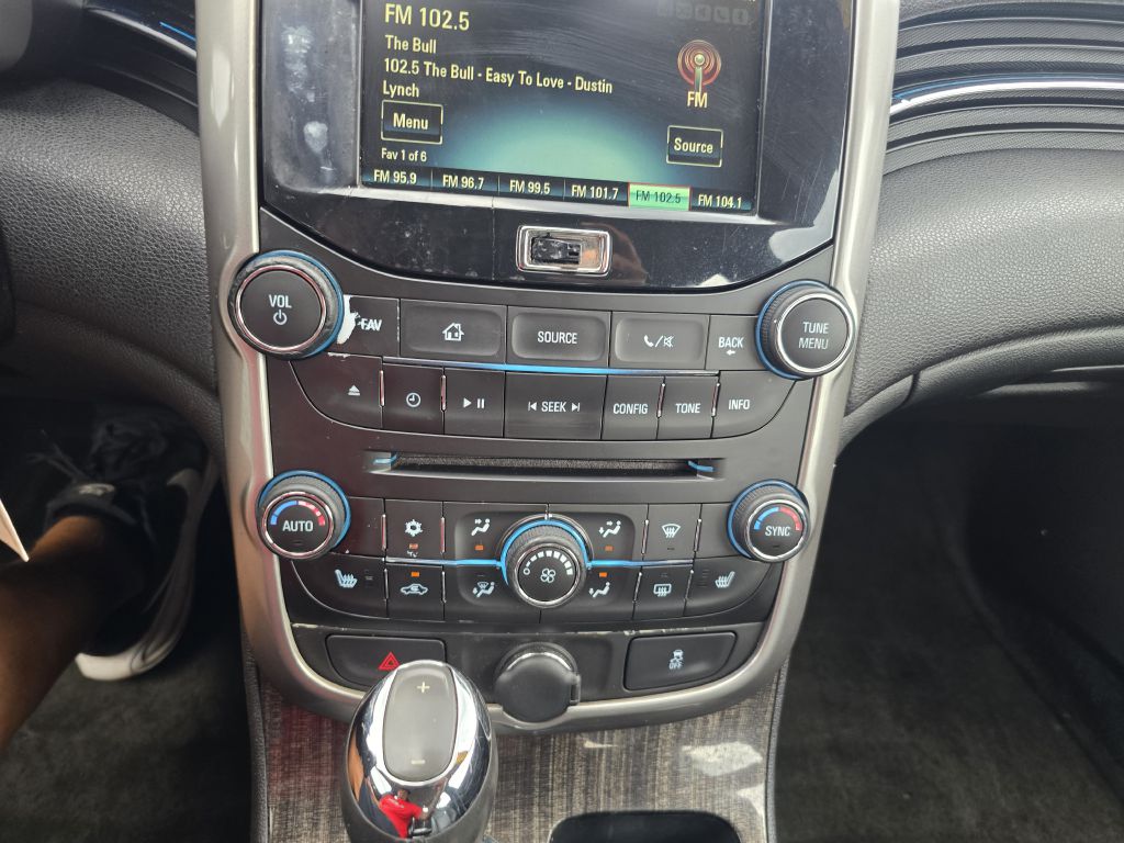 Photo 11 of this CHEVROLET MALIBU