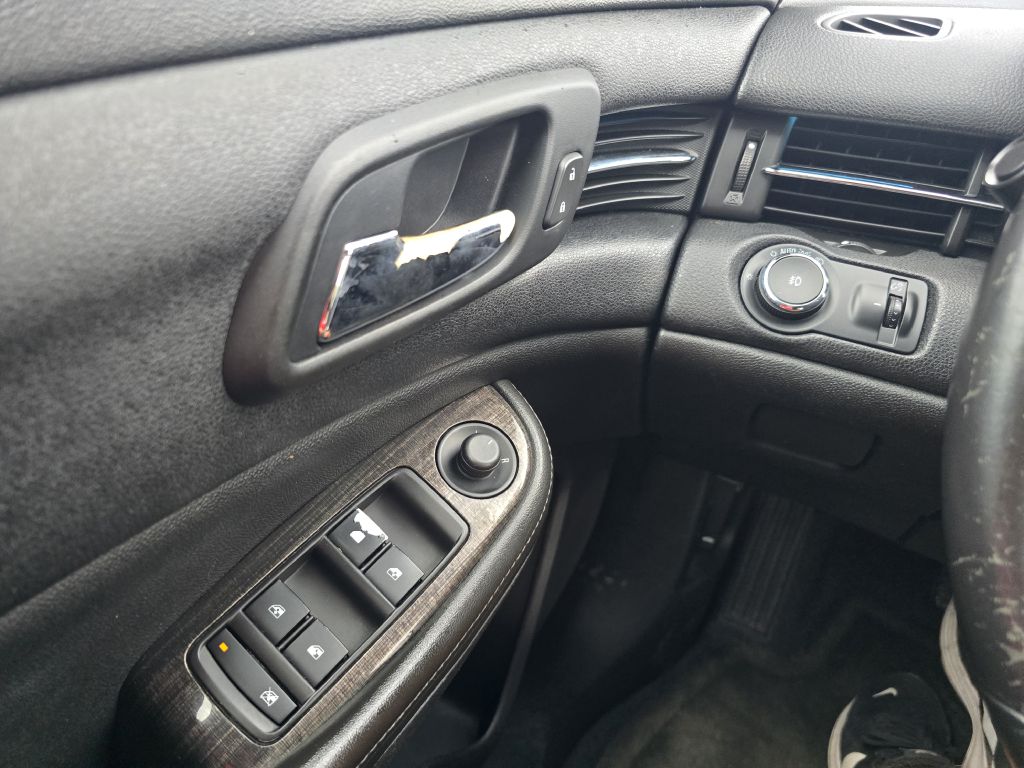 Photo 14 of this CHEVROLET MALIBU