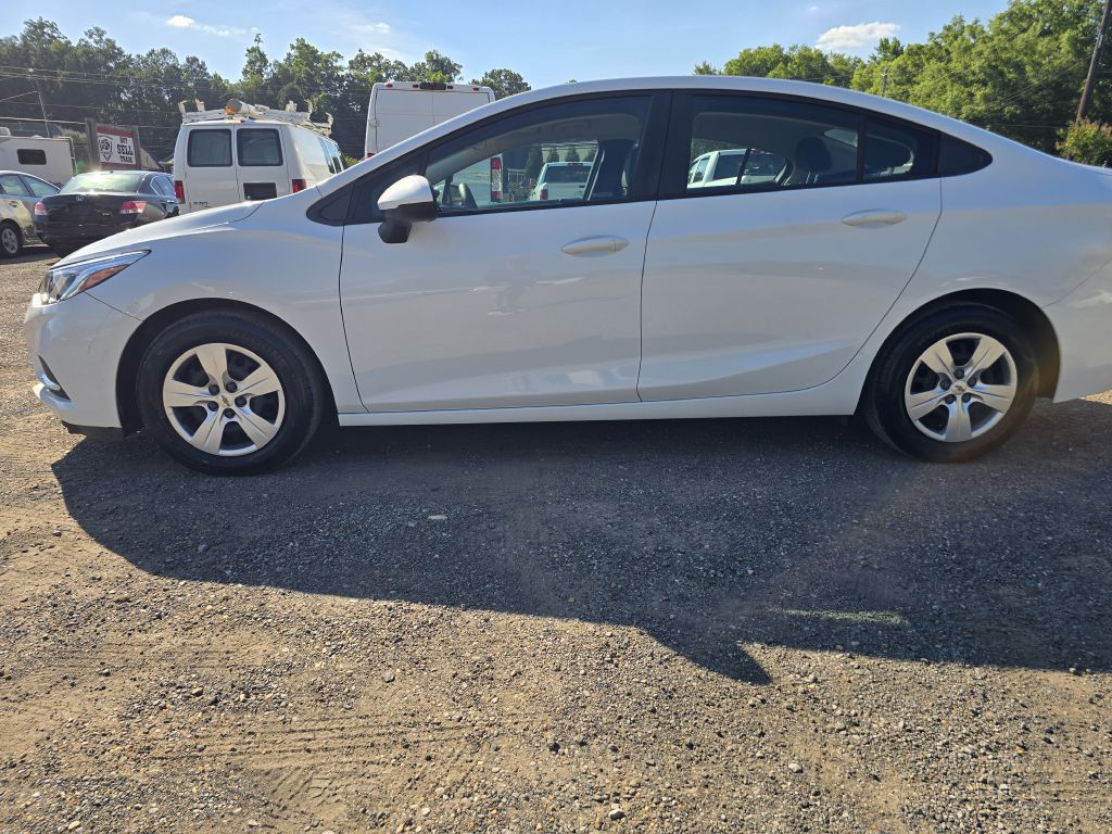 Photo 2 of this CHEVROLET CRUZE