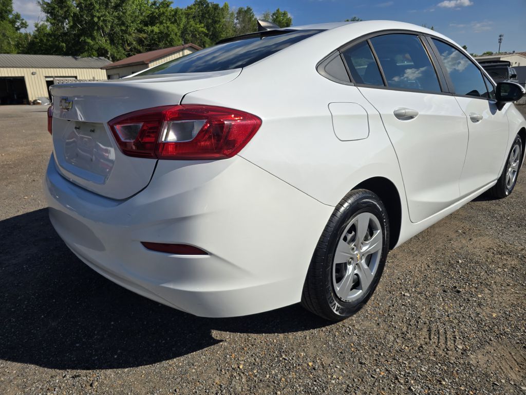 Photo 4 of this CHEVROLET CRUZE