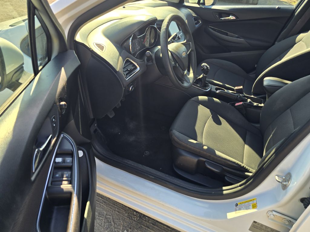 Photo 7 of this CHEVROLET CRUZE