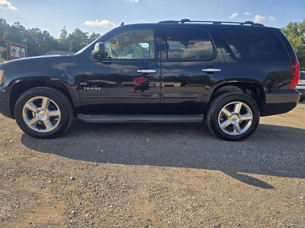 Photo 2 of this CHEVROLET TAHOE