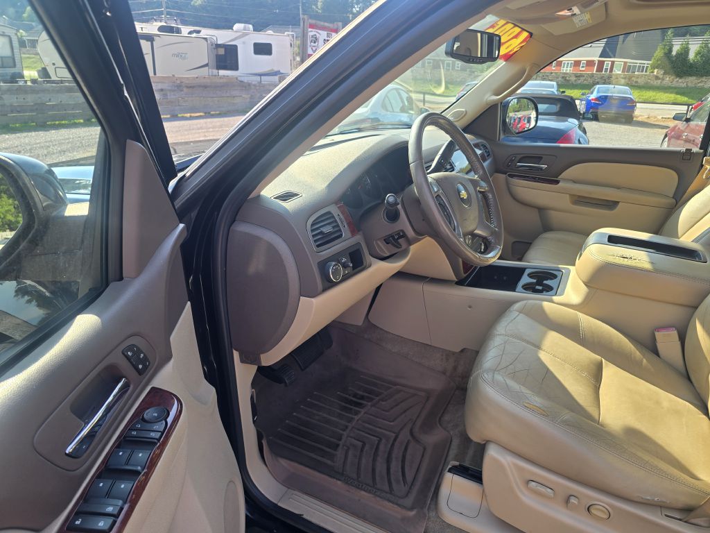 Photo 7 of this CHEVROLET TAHOE